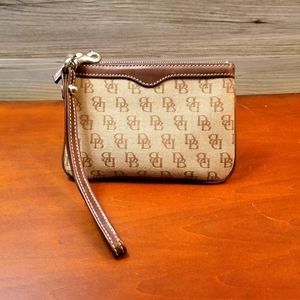 Dooney & Bourke wristlet